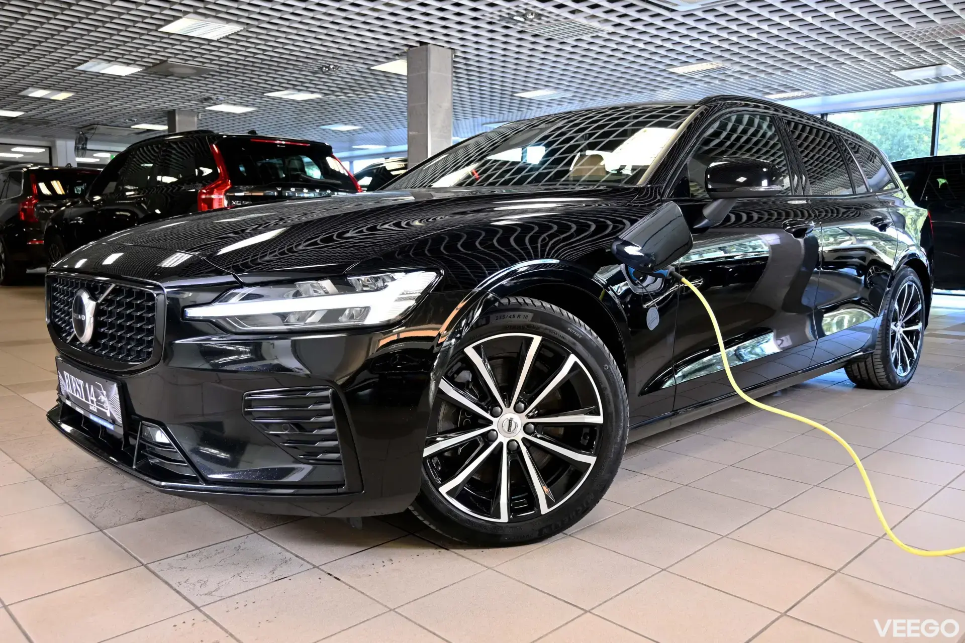 Volvo V60 Plug In Hybrid AWD H&K LUXURY DARK PLUS RECHARGE INTELLI SAFE 2 293kW