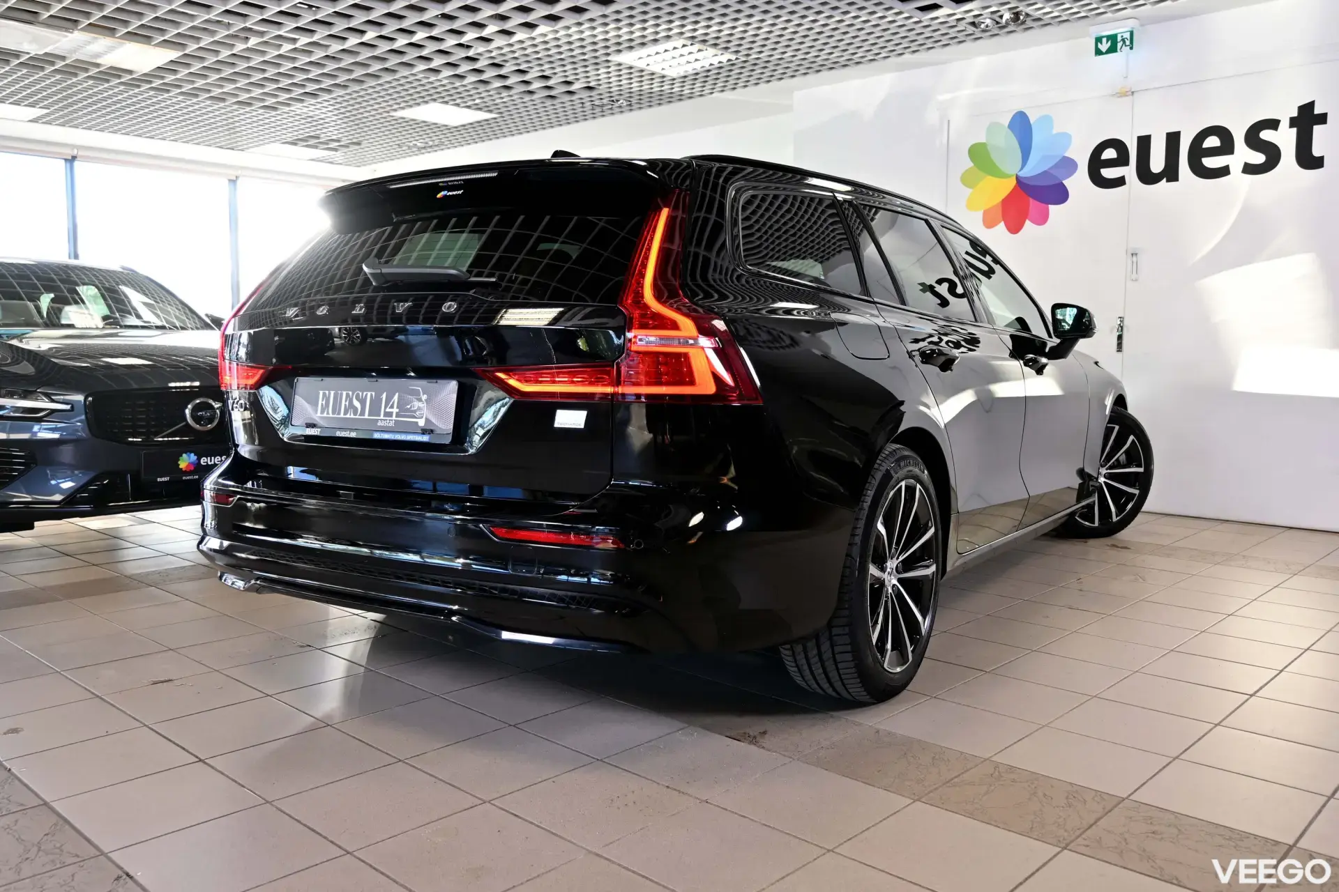 Volvo V60 Plug In Hybrid AWD H&K LUXURY DARK PLUS RECHARGE INTELLI SAFE 2 293kW