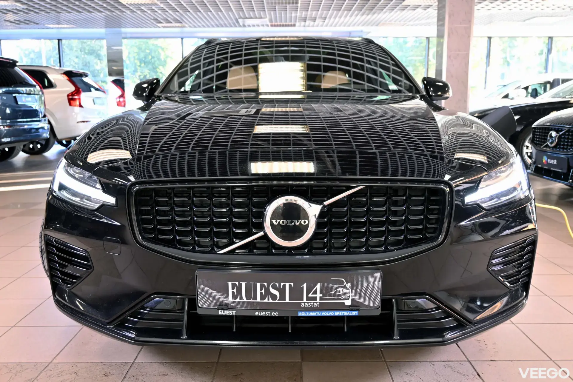 Volvo V60 Plug In Hybrid AWD H&K LUXURY DARK PLUS RECHARGE INTELLI SAFE 2 293kW