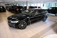 Volvo V60 Plug In Hybrid AWD H&K LUXURY DARK PLUS RECHARGE INTELLI SAFE 2 293kW thumbnail