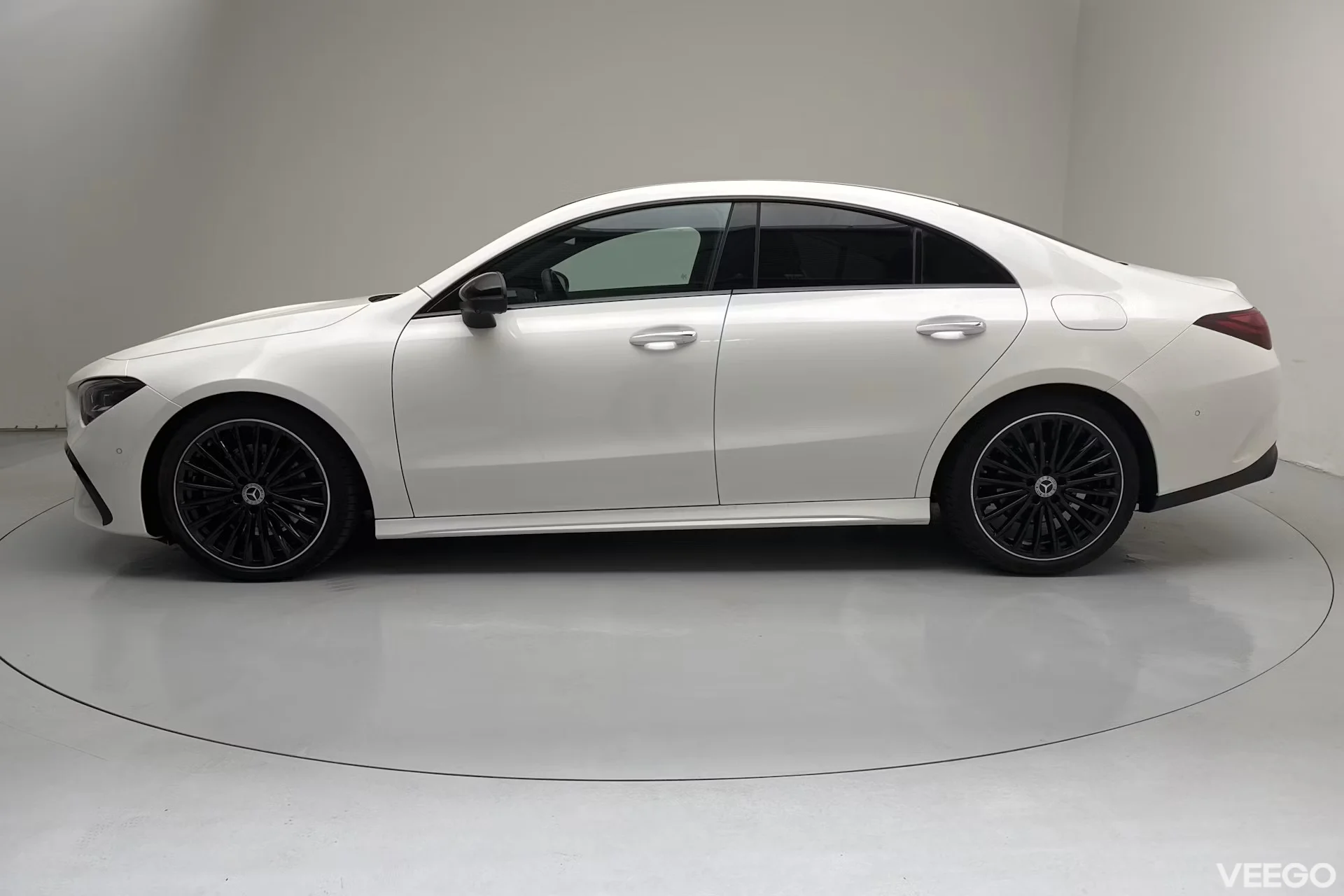 Mercedes-Benz CLA200 1.3 120kW