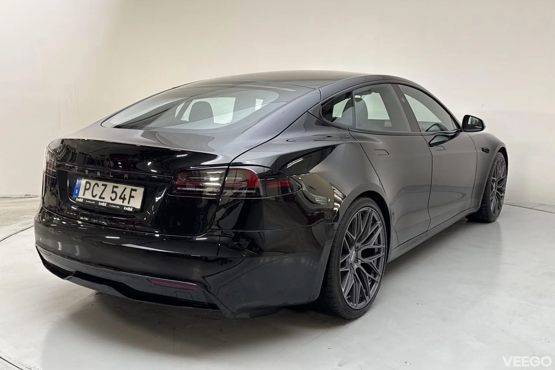 Tesla Model S 0.0 493kW