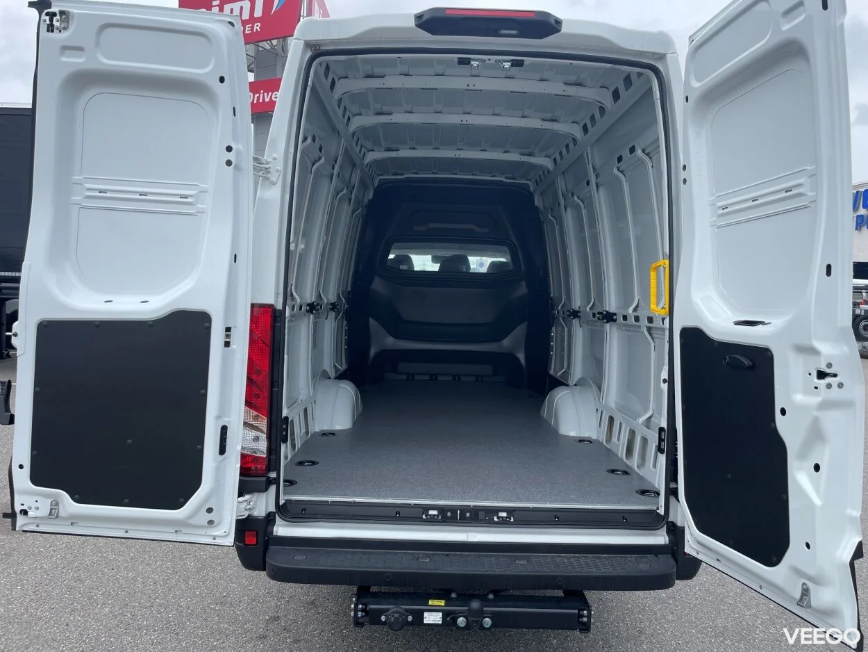 Iveco Daily 35S18HA8 CRV MULTICAB 3 129kW