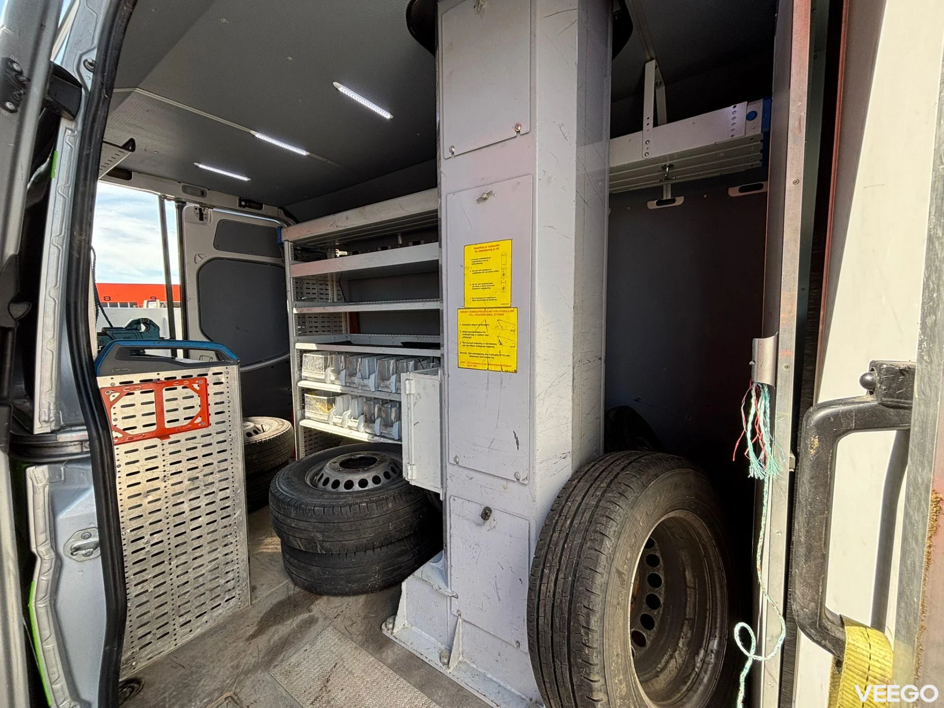 Mercedes-Benz Sprinter Versalift ETM-38-145-F 190kW