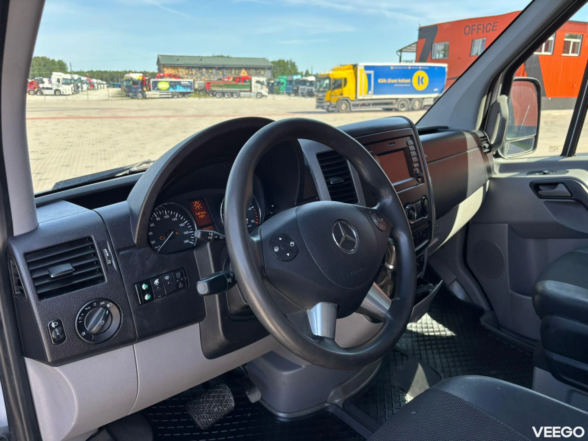 Mercedes-Benz Sprinter Versalift ETM-38-145-F 190kW