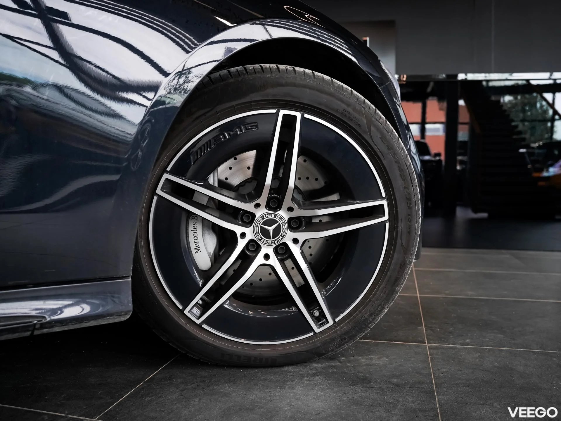 Mercedes-Benz E300 2.0 145kW
