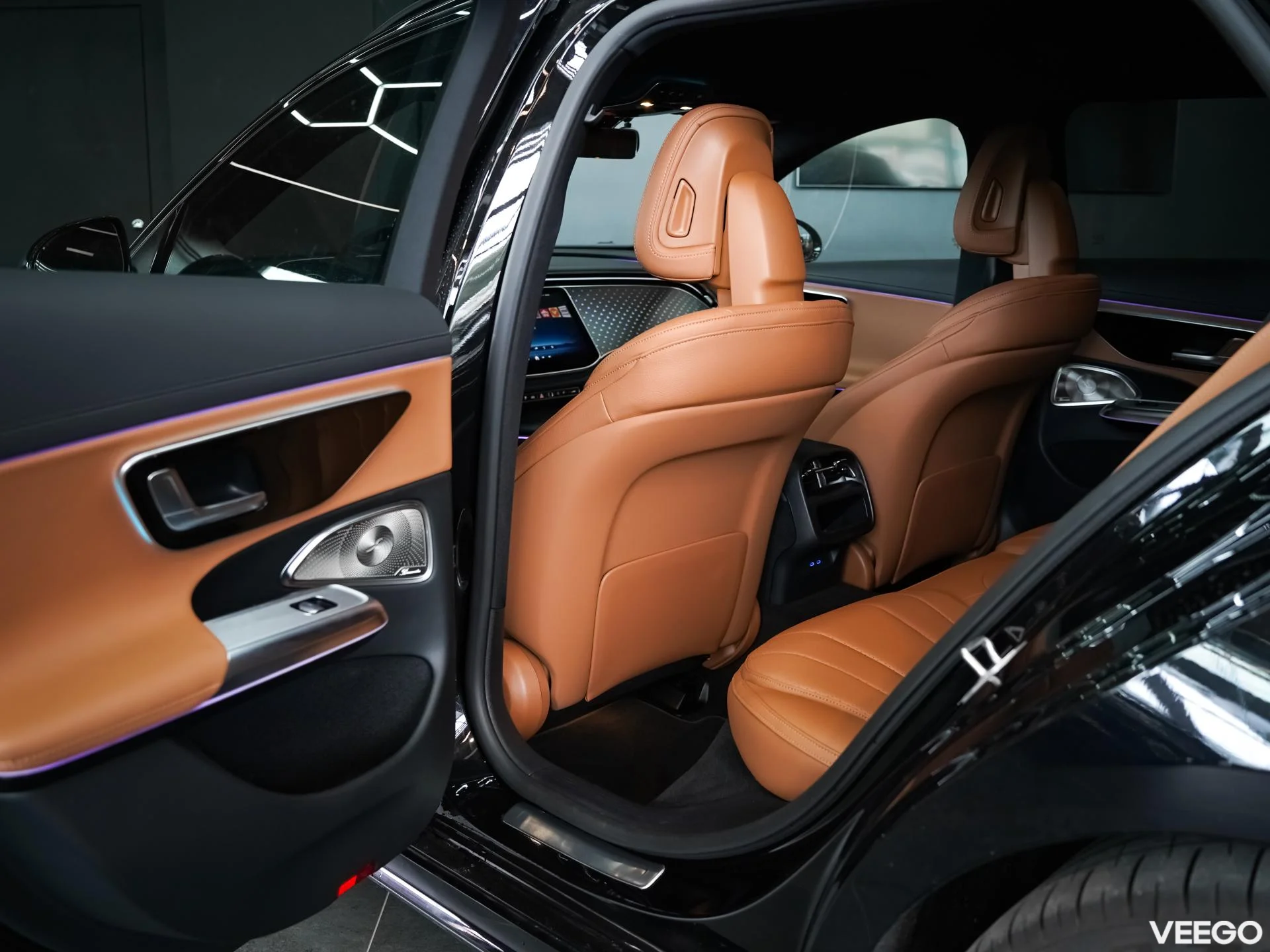 Mercedes-Benz E300 2.0 145kW