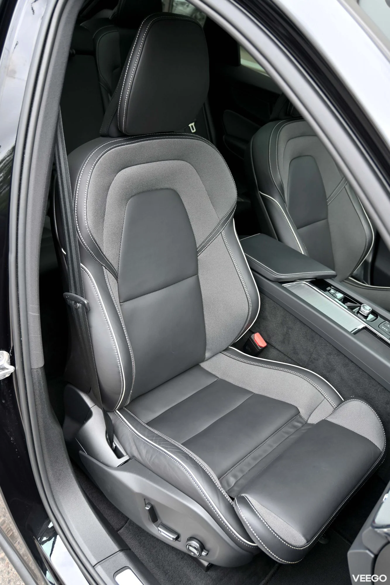 Volvo XC60 AWD H&K ULTIMATE DARK INTELLI SAFE 2 293kW