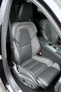 Volvo XC60 AWD H&K ULTIMATE DARK INTELLI SAFE 2 293kW thumbnail