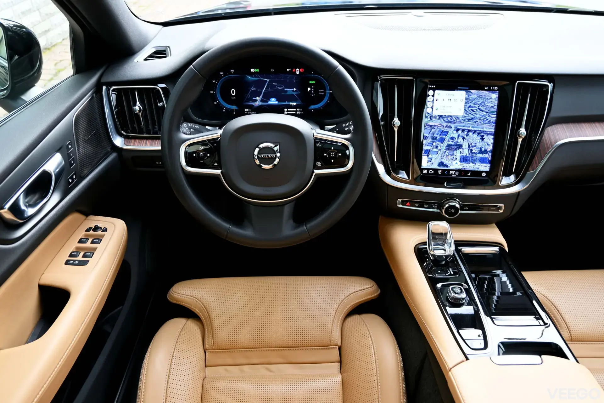Volvo V60 Plug In Hybrid AWD H&K LUXURY DARK PLUS RECHARGE INTELLI SAFE 2 293kW