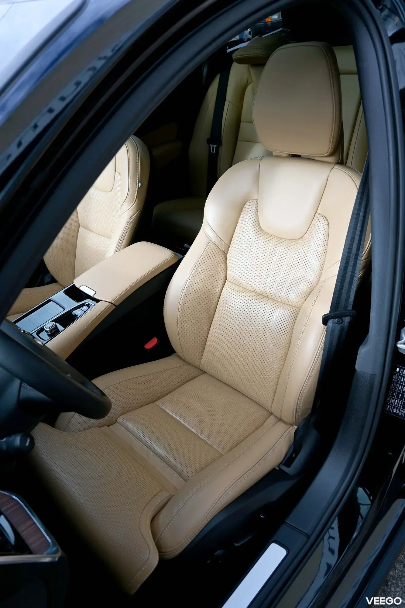 Volvo V60 Plug In Hybrid AWD H&K LUXURY DARK PLUS RECHARGE INTELLI SAFE 2 293kW