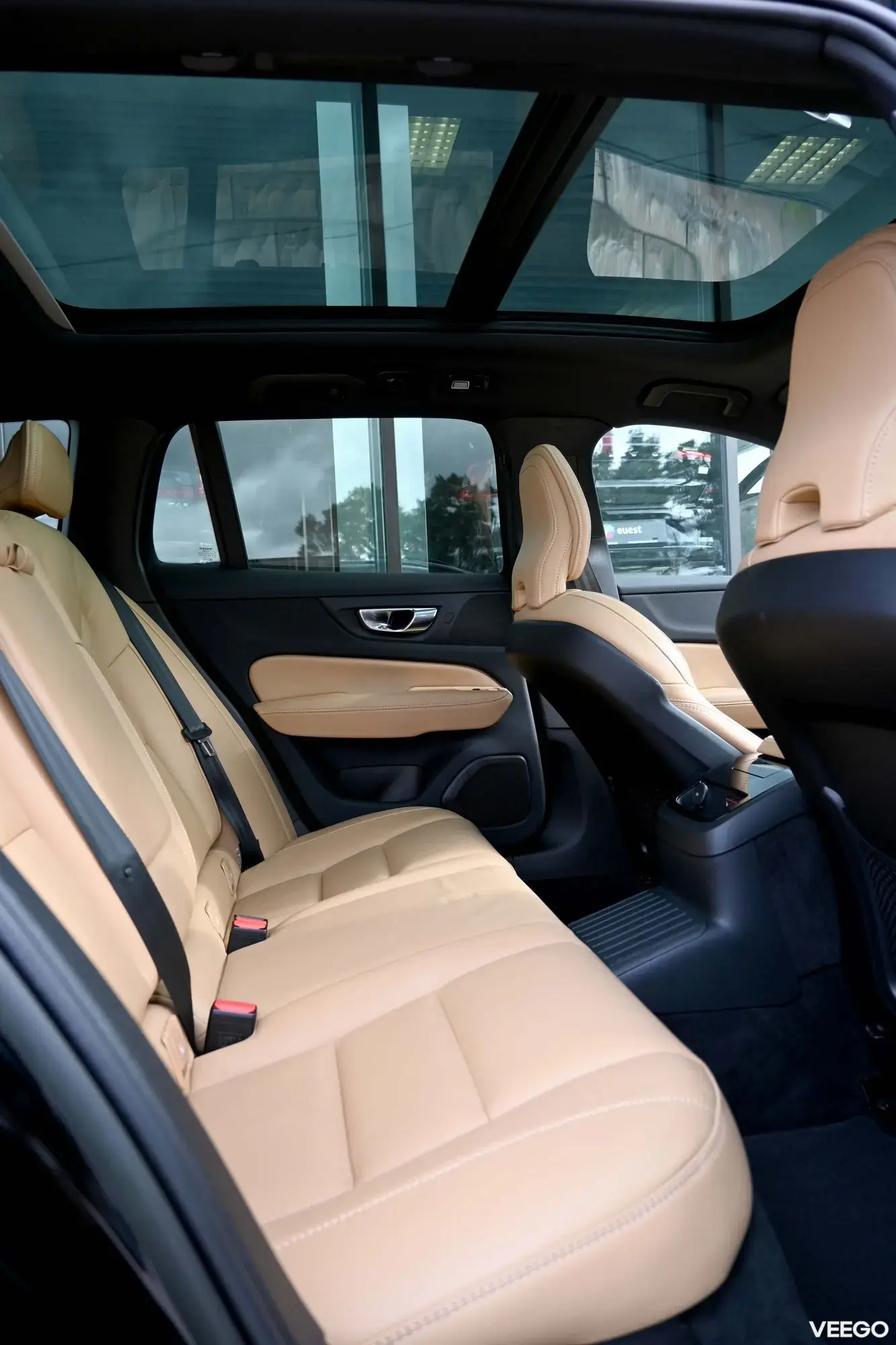 Volvo V60 Plug In Hybrid AWD H&K LUXURY DARK PLUS RECHARGE INTELLI SAFE 2 293kW