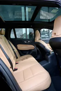 Volvo V60 Plug In Hybrid AWD H&K LUXURY DARK PLUS RECHARGE INTELLI SAFE 2 293kW thumbnail