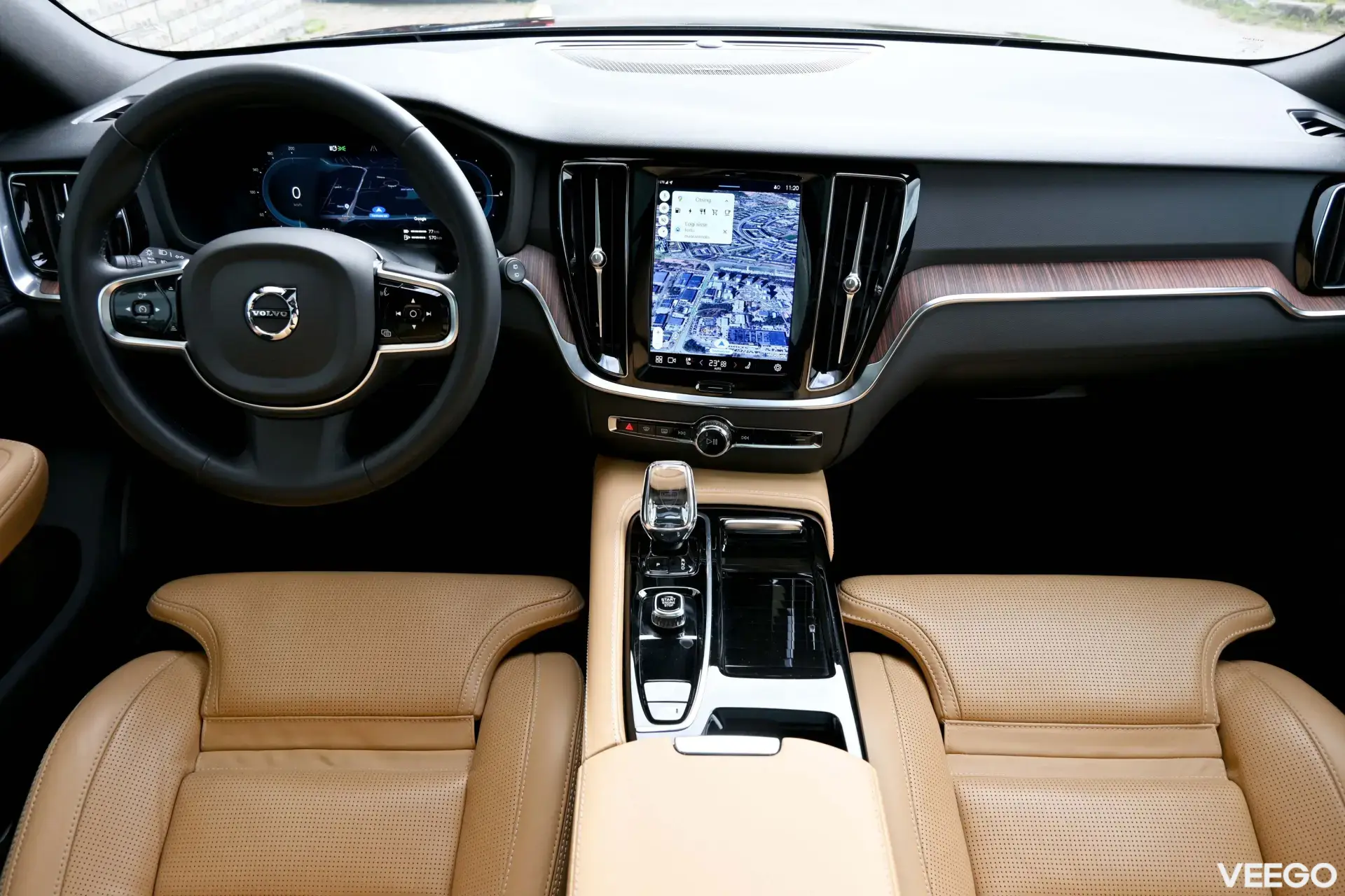 Volvo V60 Plug In Hybrid AWD H&K LUXURY DARK PLUS RECHARGE INTELLI SAFE 2 293kW