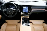 Volvo V60 Plug In Hybrid AWD H&K LUXURY DARK PLUS RECHARGE INTELLI SAFE 2 293kW thumbnail
