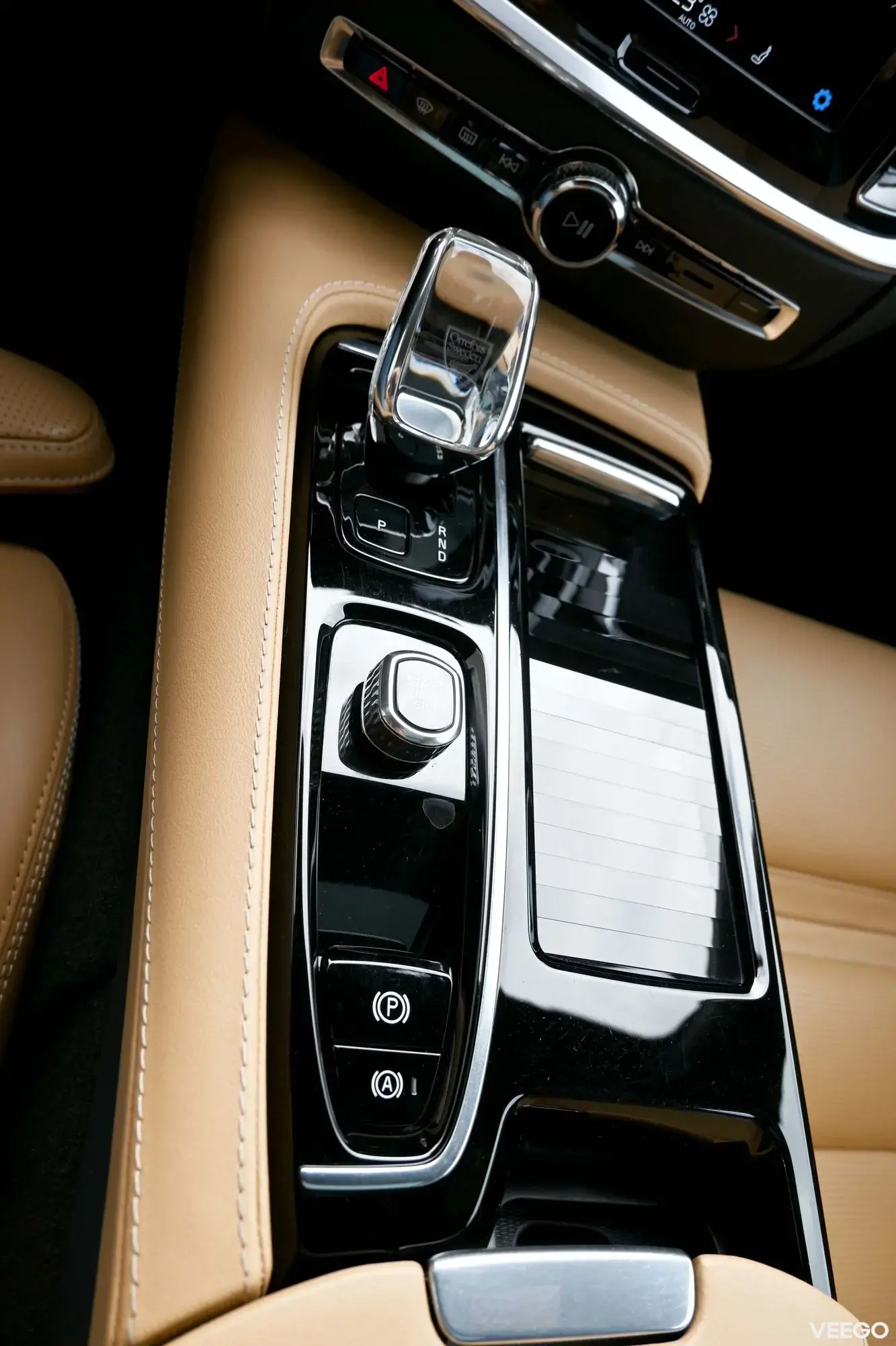 Volvo V60 Plug In Hybrid AWD H&K LUXURY DARK PLUS RECHARGE INTELLI SAFE 2 293kW