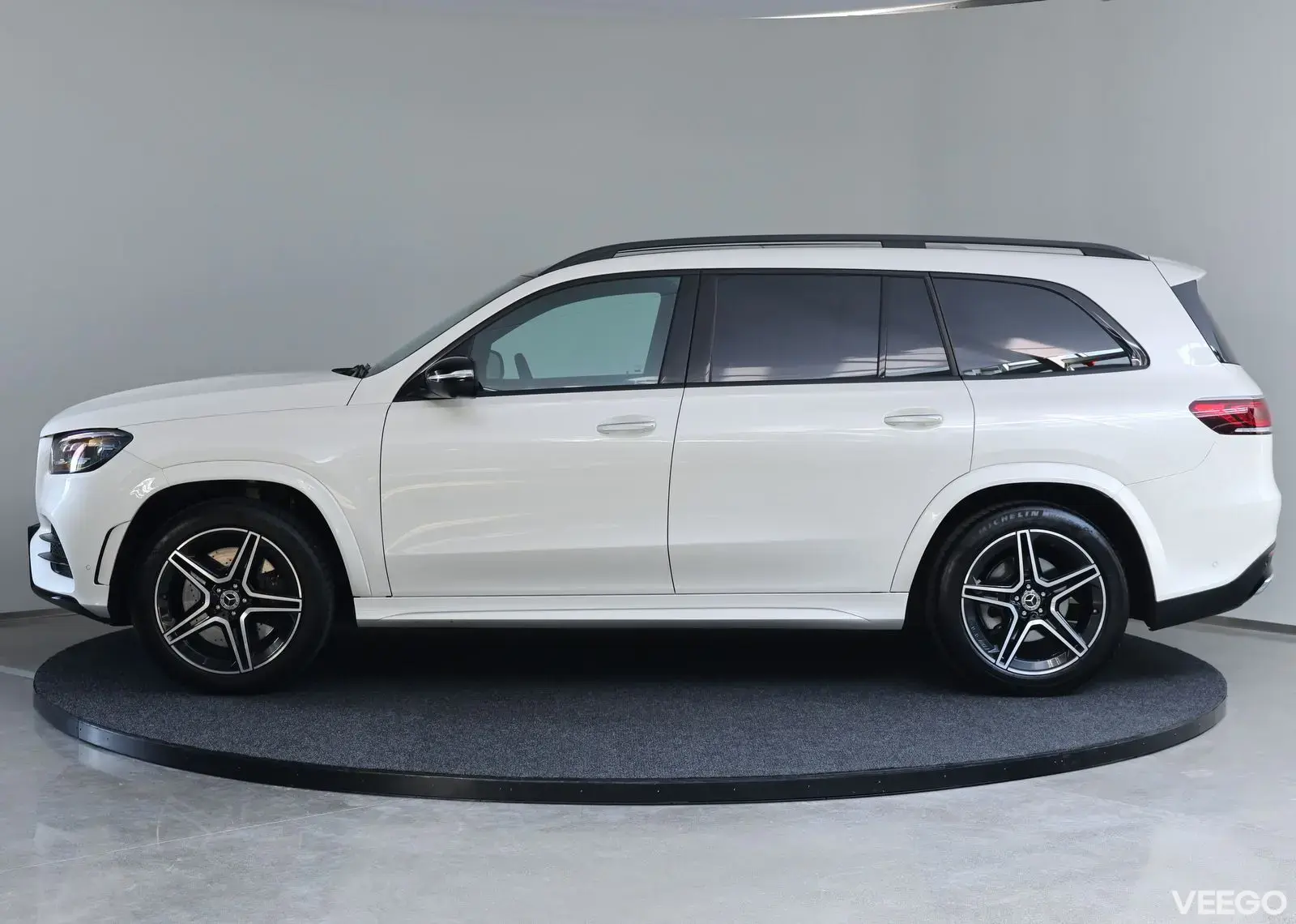 Mercedes-Benz GLS400 Night package 7 kohaline 243kW