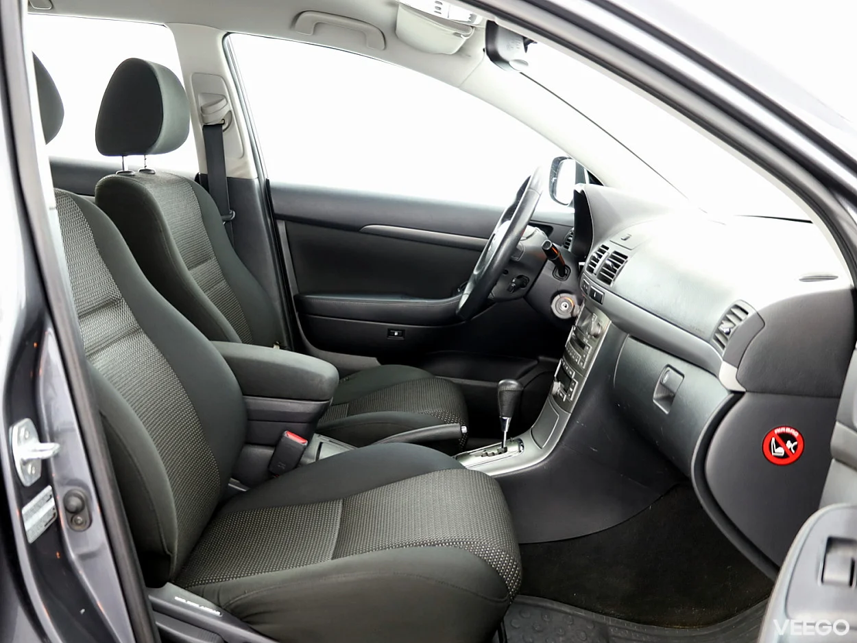 Toyota Avensis 2.0 108kW