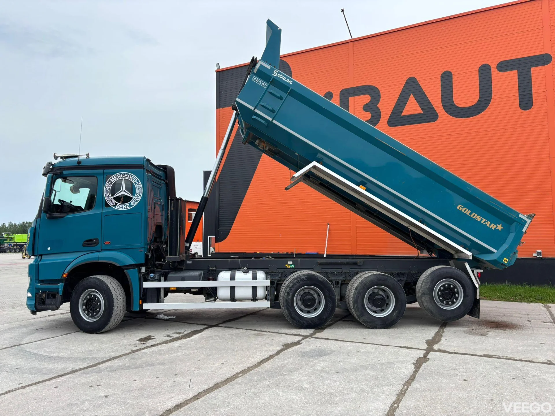 Mercedes-Benz Arocs 3253 8x4*4 BOX L=6080 mm 530kW