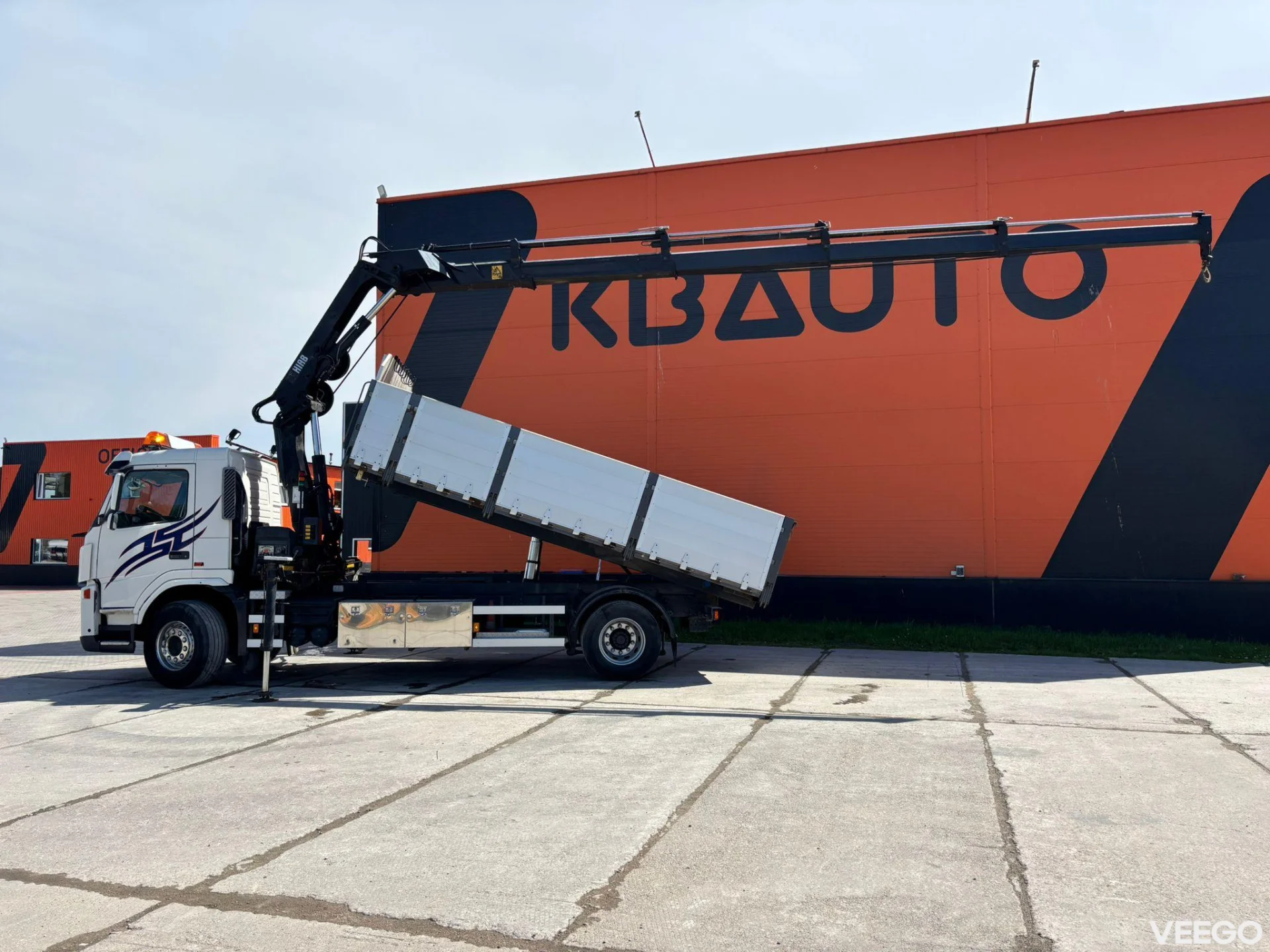 Volvo FM300 HIAB 144ES-4 / BOX L=5518 mm 300kW