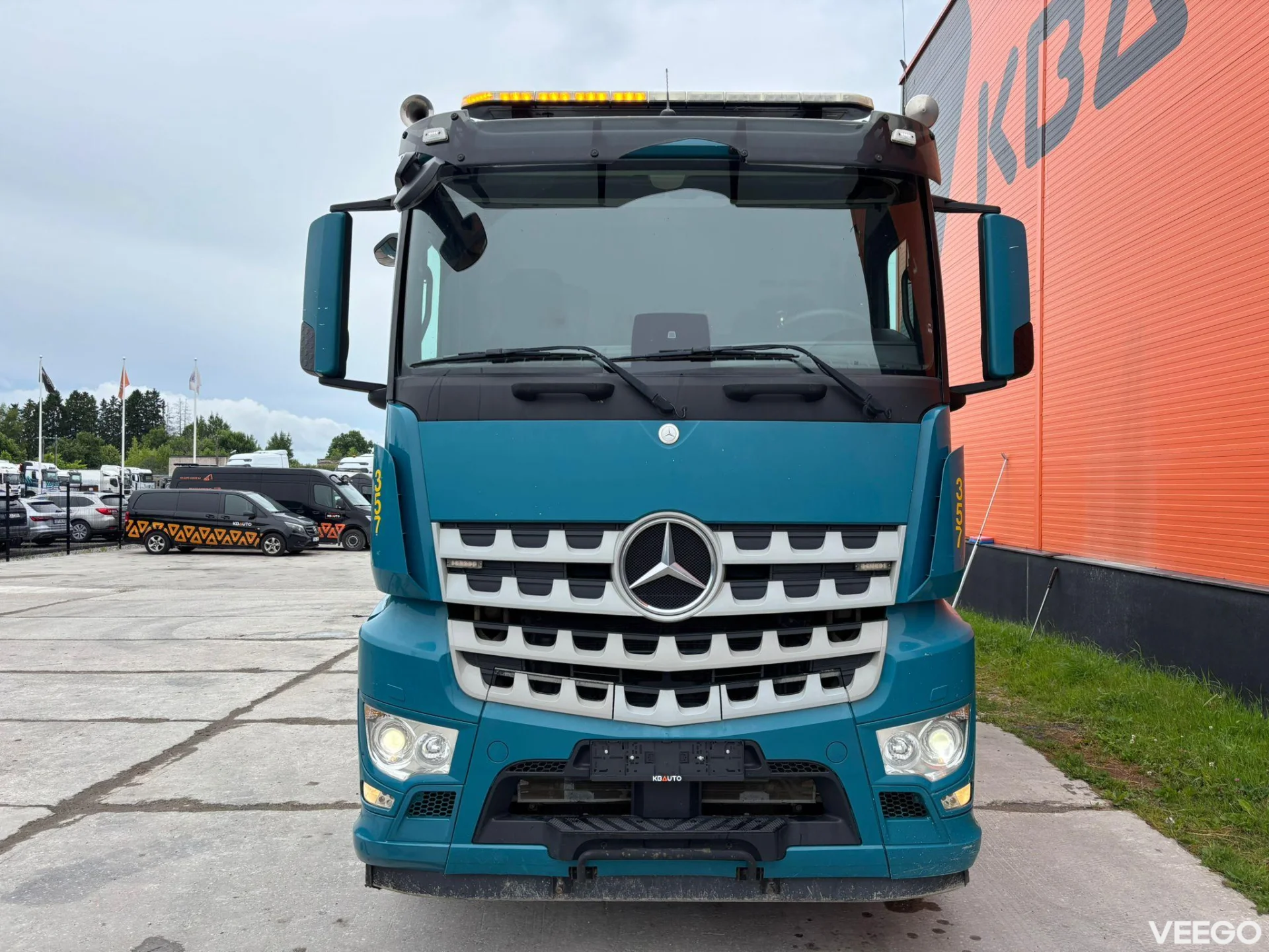 Mercedes-Benz Arocs 3253 8x4*4 BOX L=6080 mm 530kW