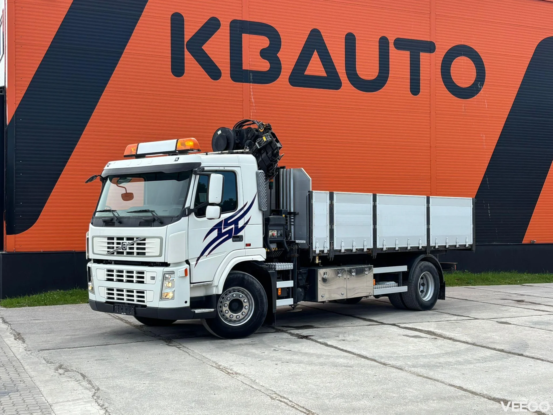 Volvo FM300 HIAB 144ES-4 / BOX L=5518 mm 300kW