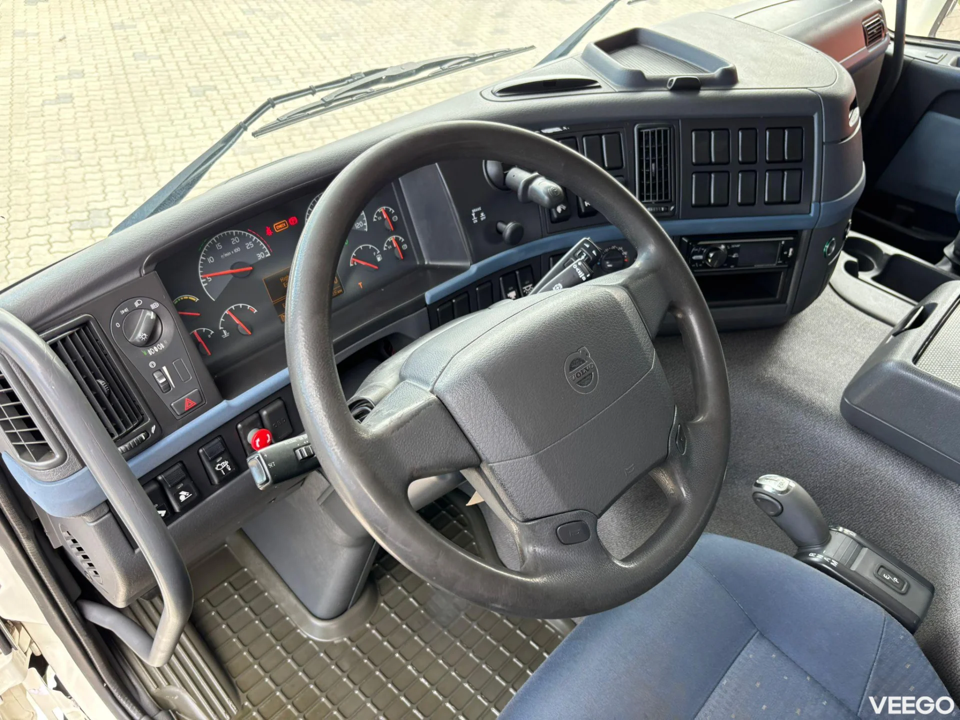 Volvo FM300 HIAB 144ES-4 / BOX L=5518 mm 300kW