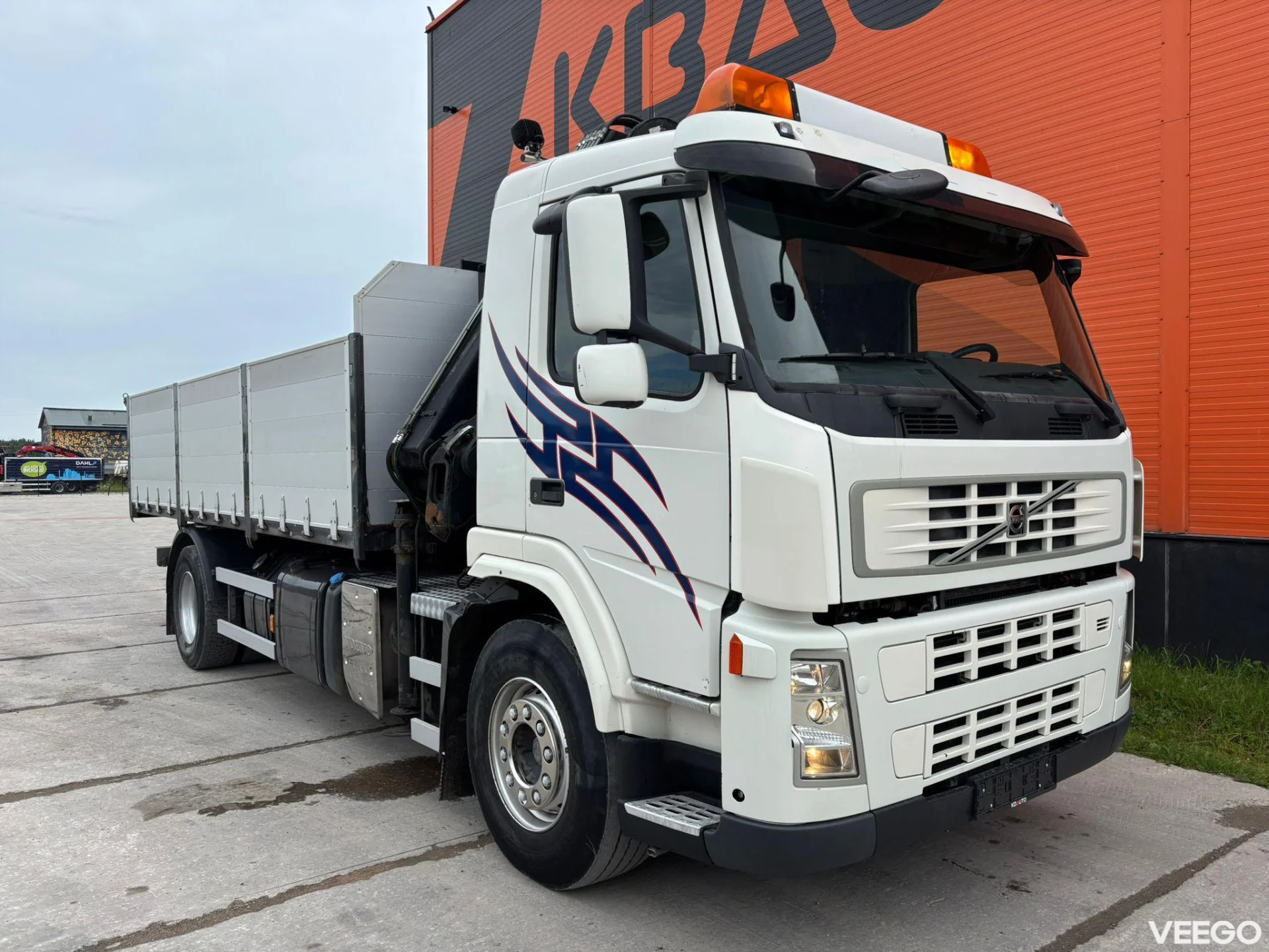 Volvo FM300 HIAB 144ES-4 / BOX L=5518 mm 300kW
