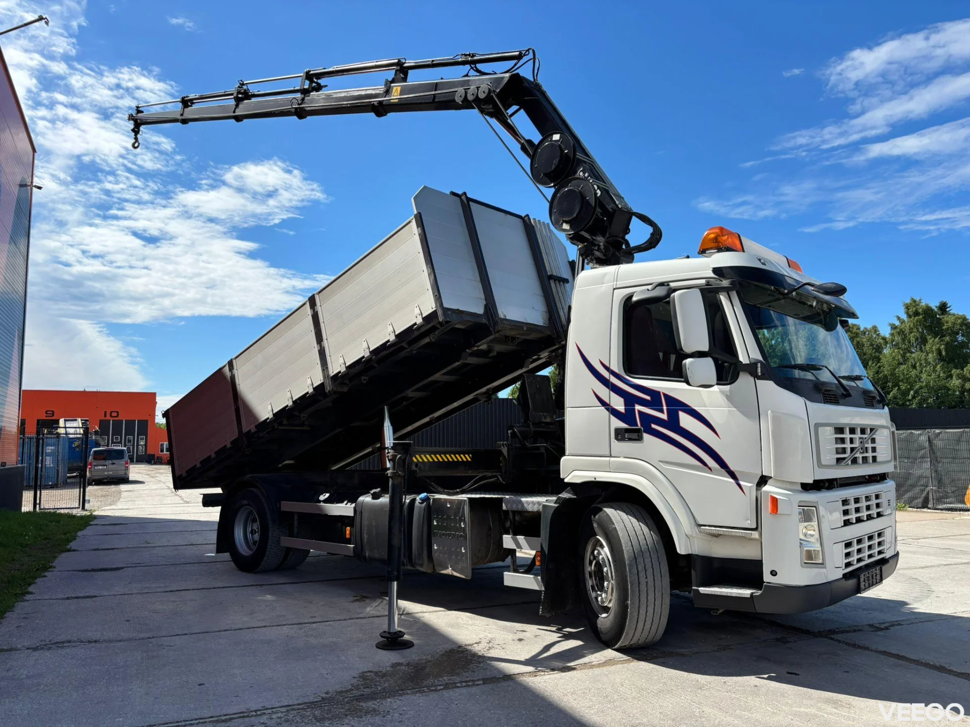 Volvo FM300 HIAB 144ES-4 / BOX L=5518 mm 300kW