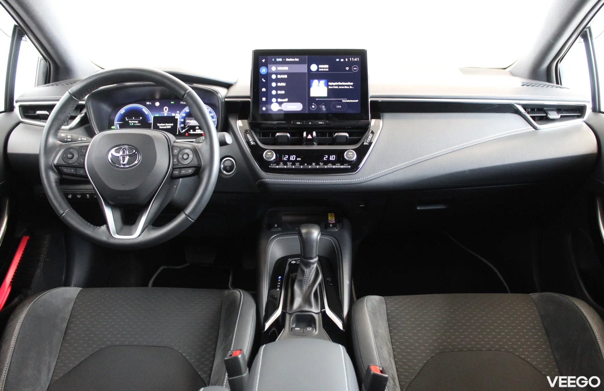 Toyota Corolla Touring Sports Luxury Hybrid 1.8 72kW