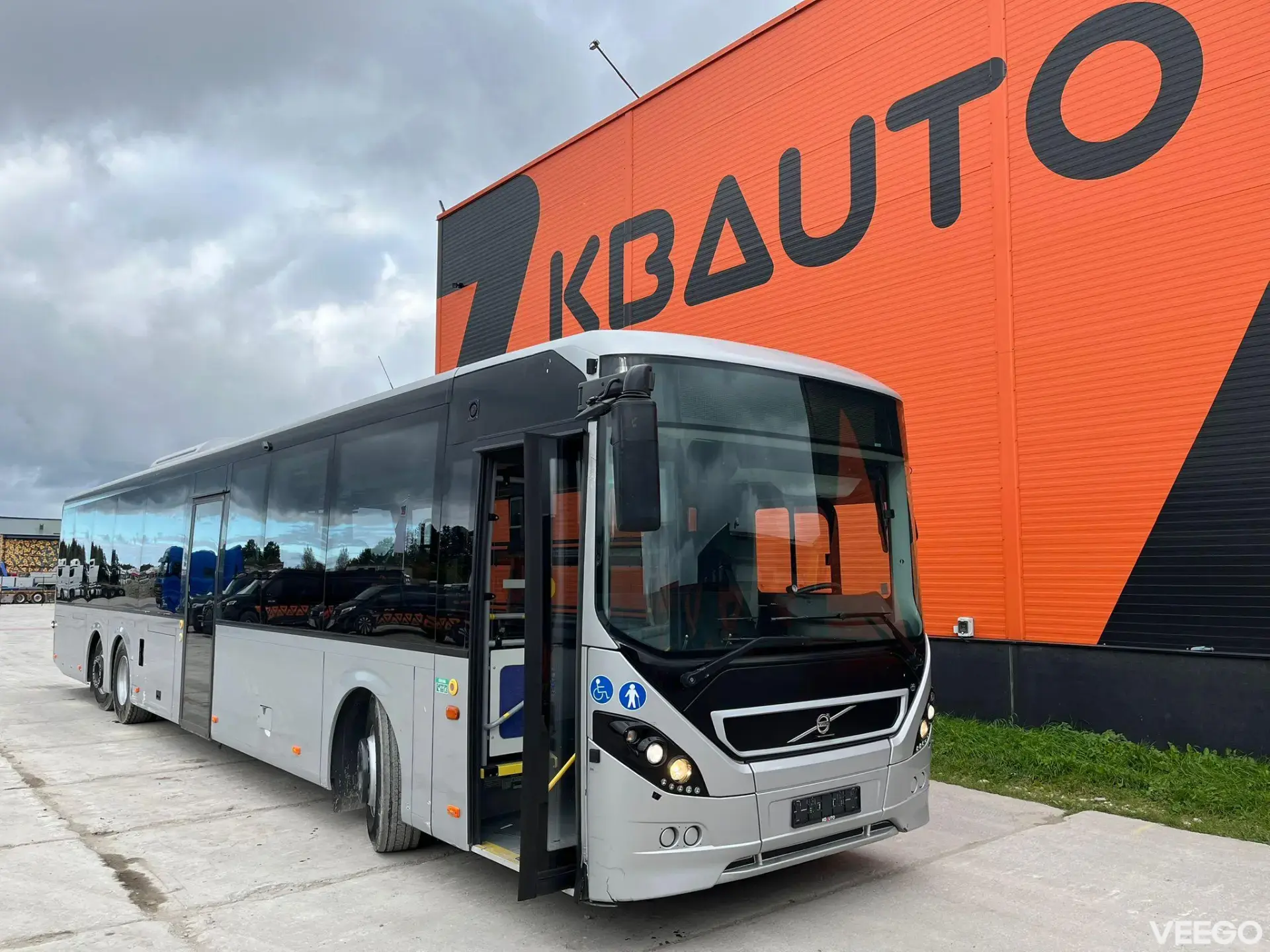 Volvo B8R 44 SEATS + 53 STANDING / AC / AUXILIARY HEATER  240kW
