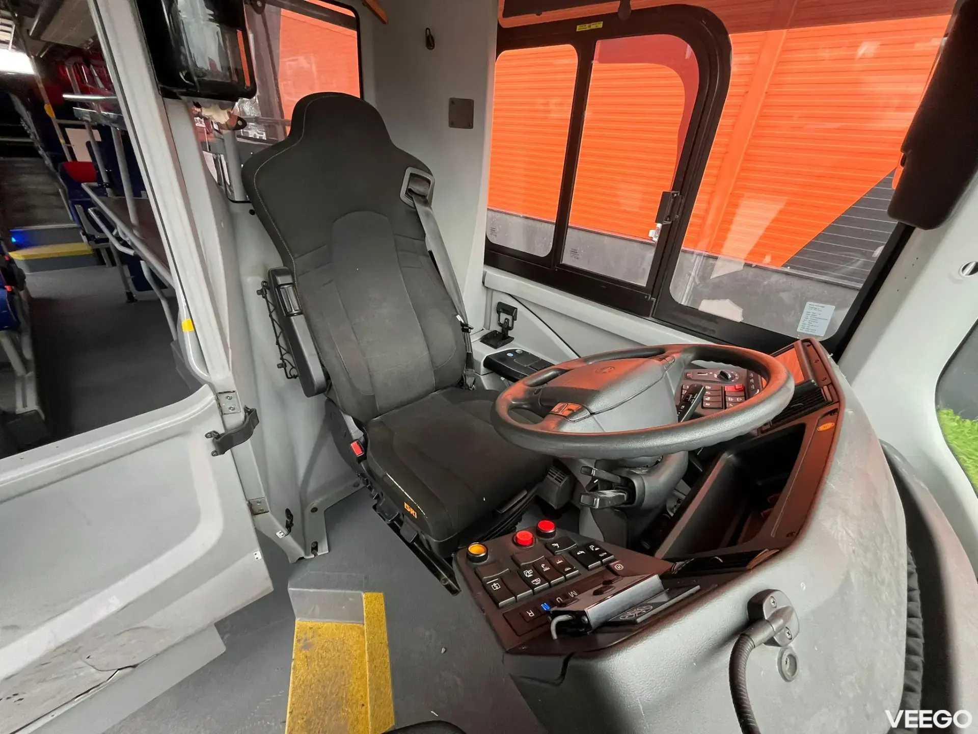 Volvo B8R 44 SEATS + 53 STANDING / AC / AUXILIARY HEATER  240kW