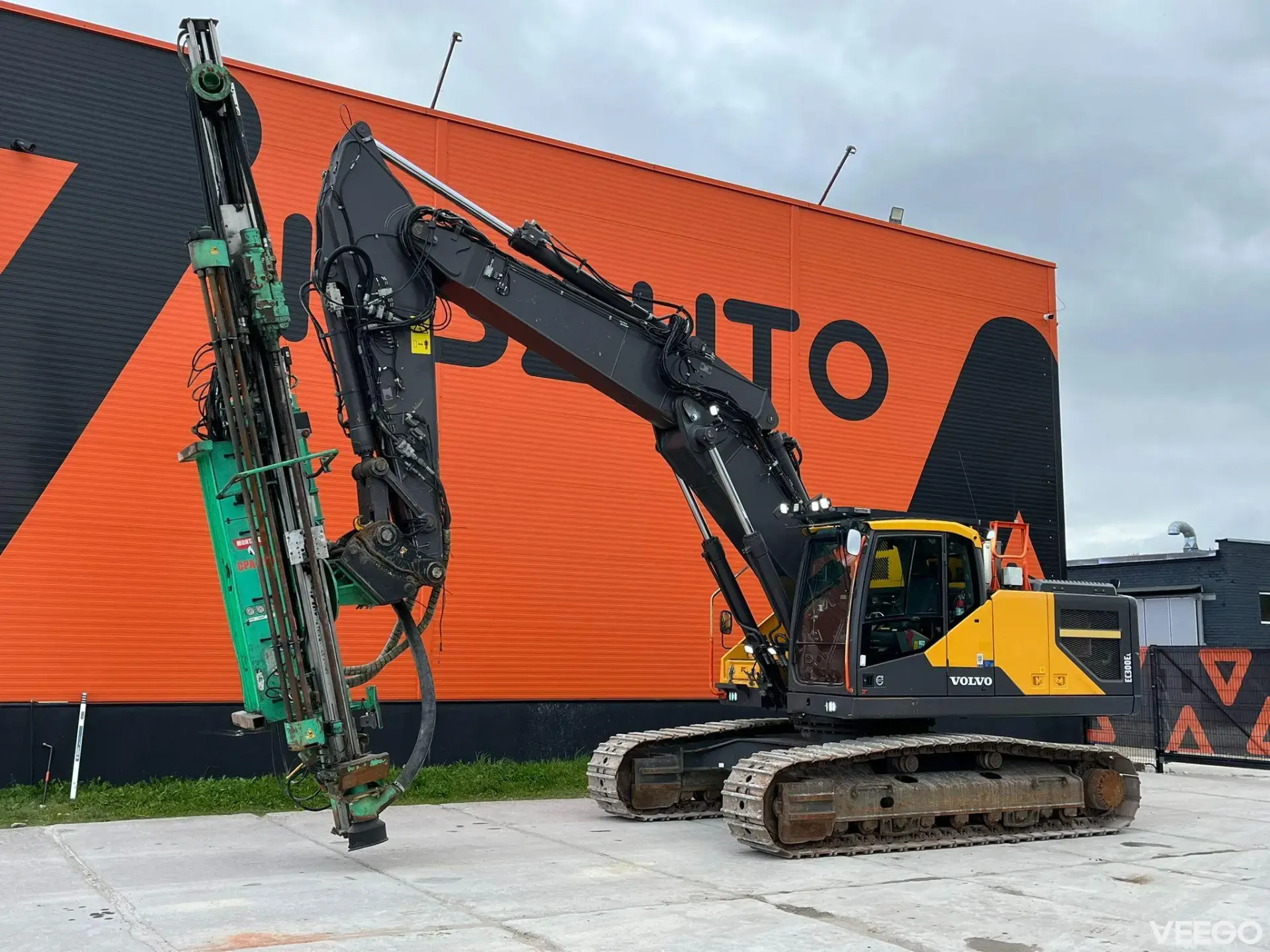 Volvo EC 300 E WITH MONTABERT CPA 295 DRILL PRICE 123900.- 180kW