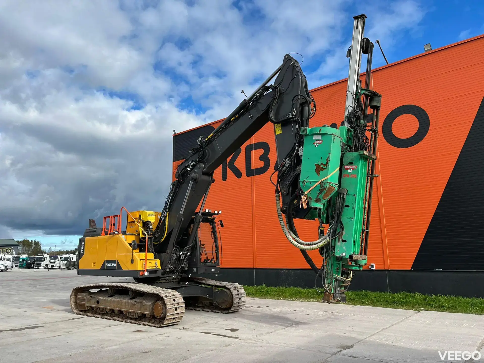 Volvo EC 300 E WITH MONTABERT CPA 295 DRILL PRICE 123900.- 180kW