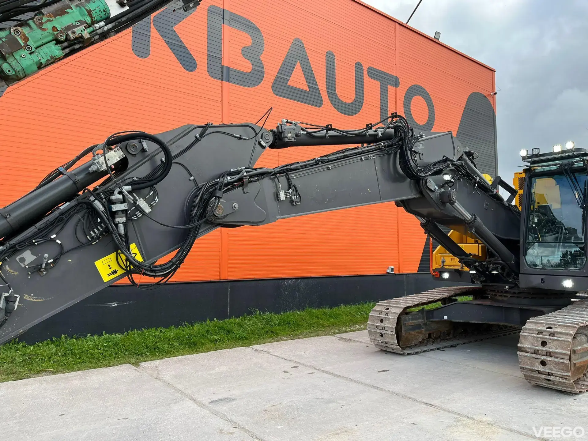 Volvo EC 300 E WITH MONTABERT CPA 295 DRILL PRICE 123900.- 180kW