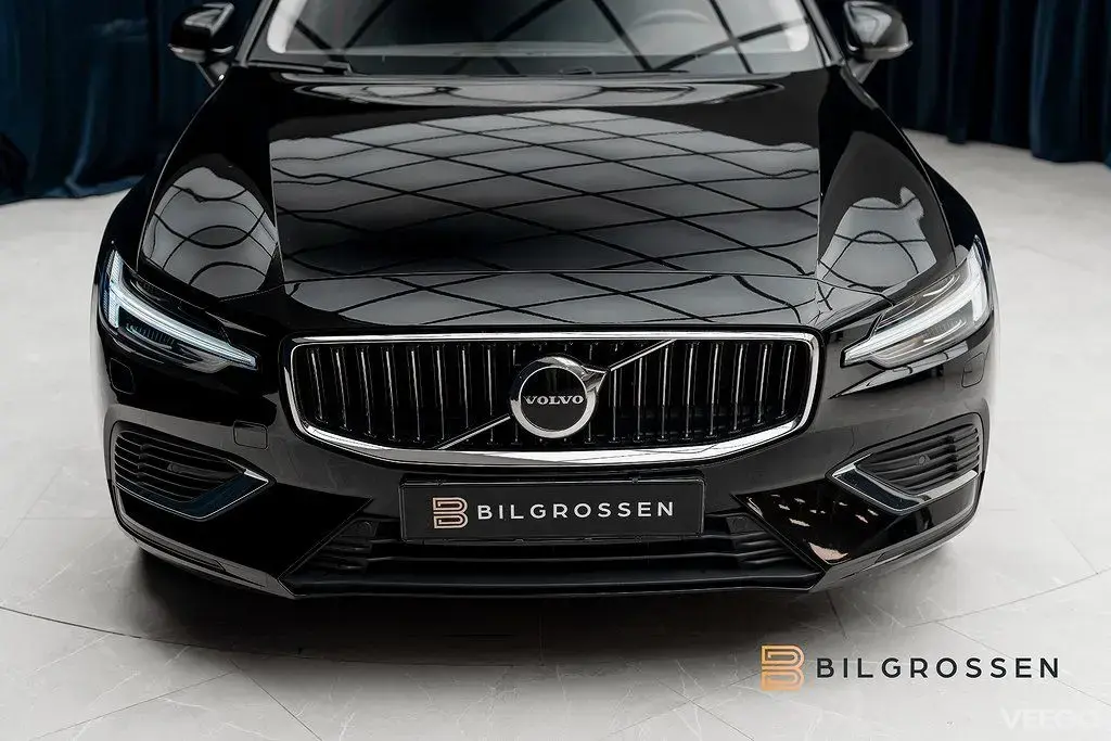 Volvo V60 Recharge T6 AWD 350hk Core Edition P-värmare 257kW