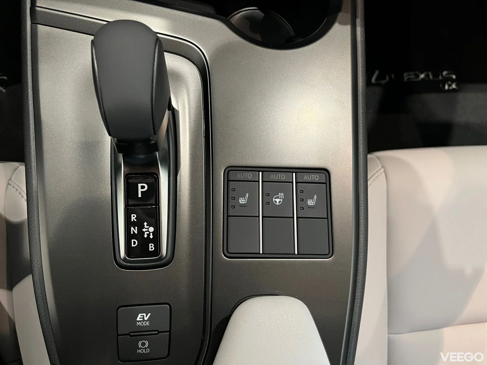 Lexus UX 300h F Sport Design 2 112kW