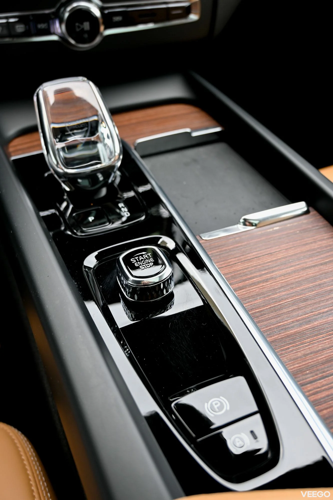 Volvo XC60 AWD LUXURY DARK PLUS INTELLI 2 293kW
