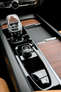 Volvo XC60 AWD LUXURY DARK PLUS INTELLI 2 293kW thumbnail
