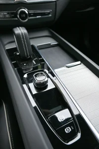 Volvo XC60 AWD DARK PLUS INTELLI SAFE 2 293kW thumbnail