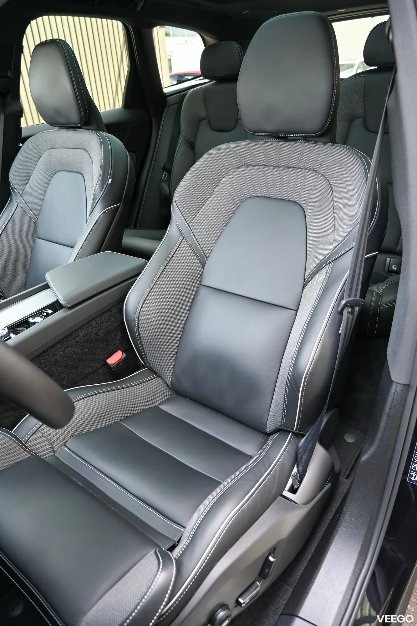 Volvo XC60 AWD T6 H&K BLACK EDITION INTELLI PRO XENIUM 2 293kW