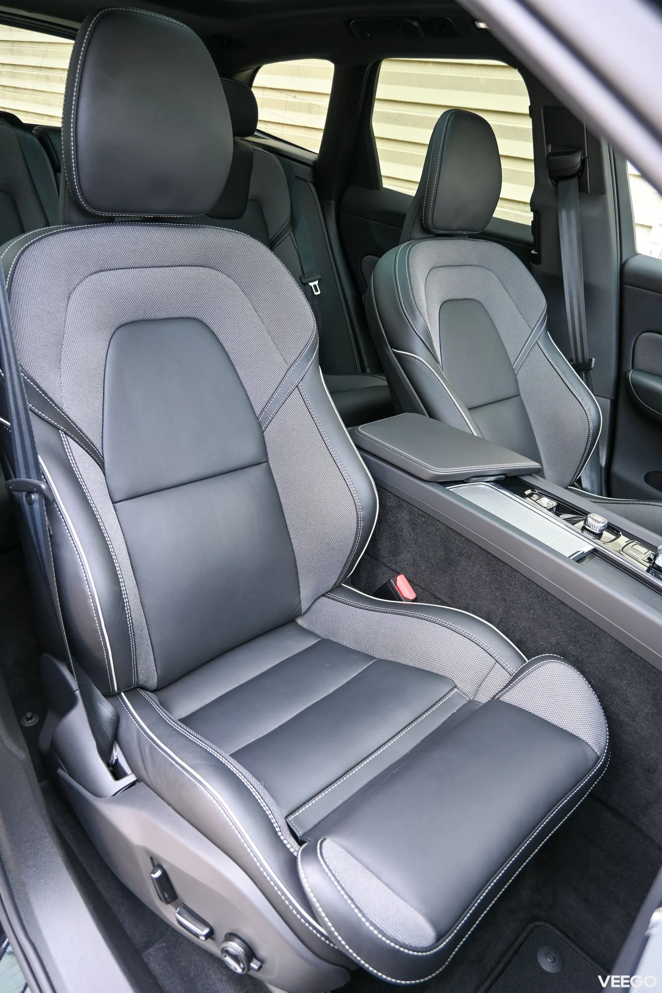 Volvo XC60 AWD T6 H&K BLACK EDITION INTELLI PRO XENIUM 2 293kW