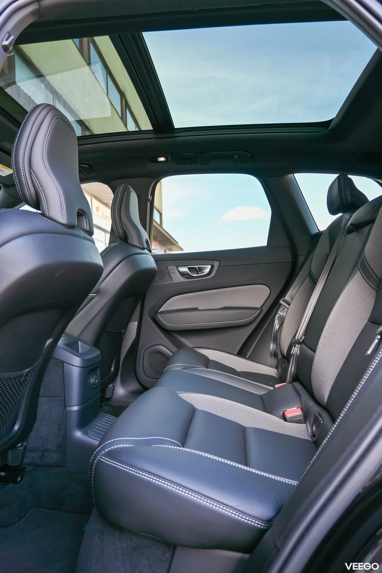 Volvo XC60 AWD T6 H&K BLACK EDITION INTELLI PRO XENIUM 2 293kW
