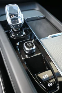 Volvo XC60 AWD T6 H&K BLACK EDITION INTELLI PRO XENIUM 2 293kW thumbnail