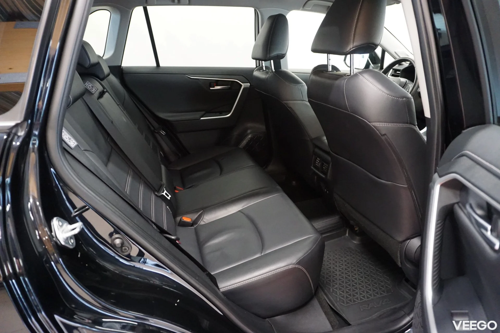 Toyota RAV4 Premium + Technology Pakett 2 129kW