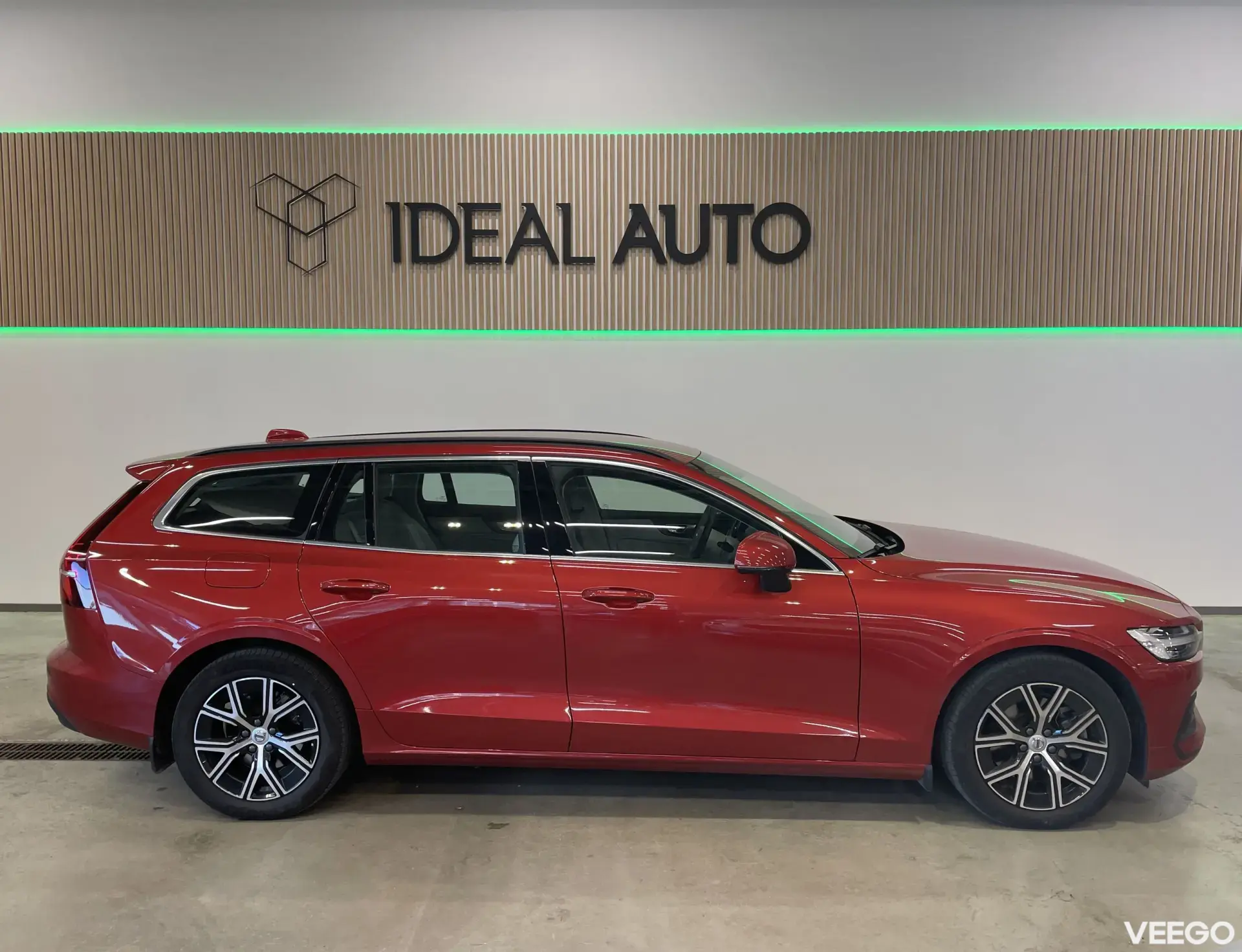 Volvo V60 B4 Core FWD 2 145kW