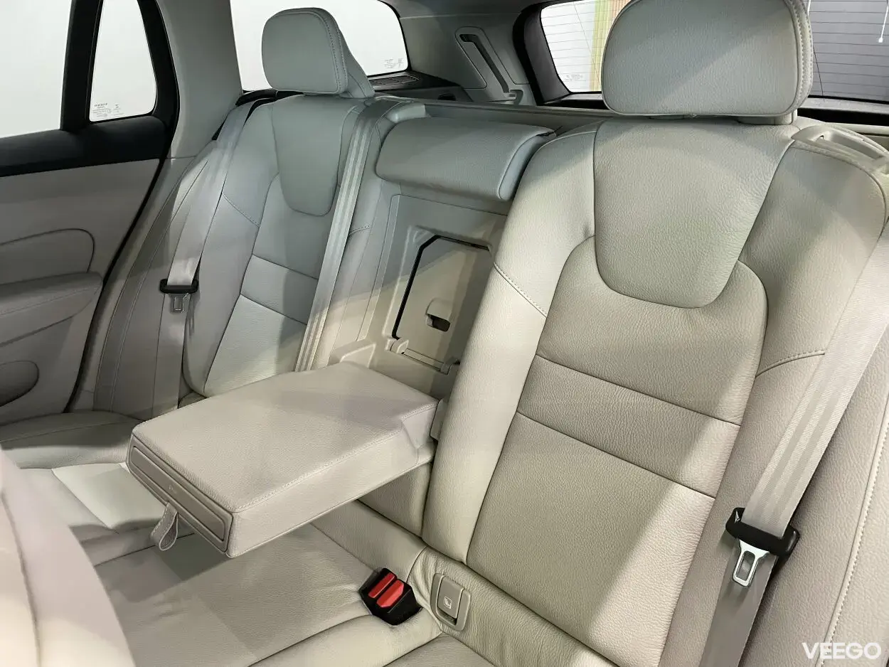 Volvo V60 B4 Core FWD 2 145kW