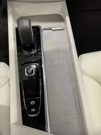 Volvo V60 B4 Core FWD 2 145kW thumbnail