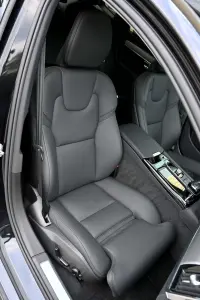 Volvo S90 T8 Twin Engine AWD ULTIMATE DARK XENIUM INTELLI FU 2 335kW thumbnail