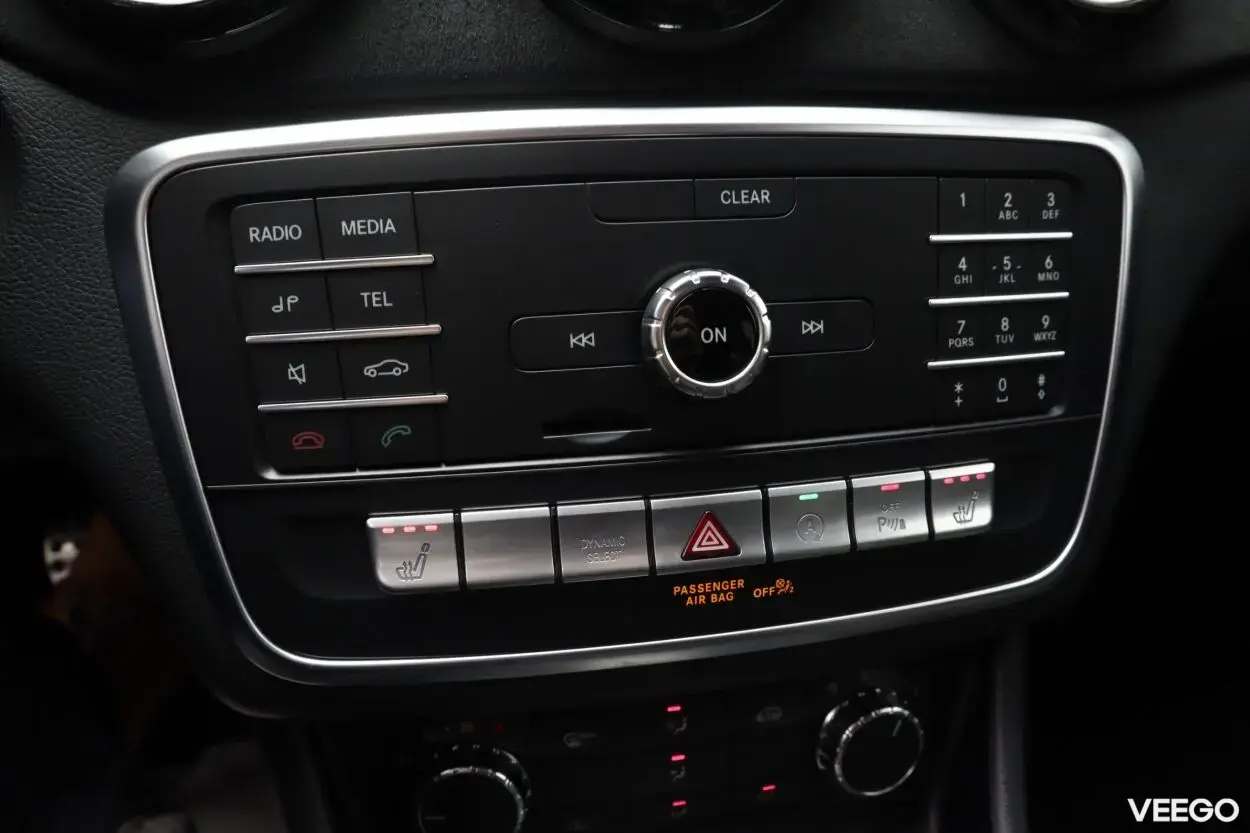 Mercedes-Benz A180 AMG 1.6 90kW